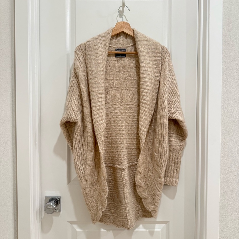 Abercrombie & Fitch Women’s Soft & Cozy Cable Knit Cream Shawl Cardigan